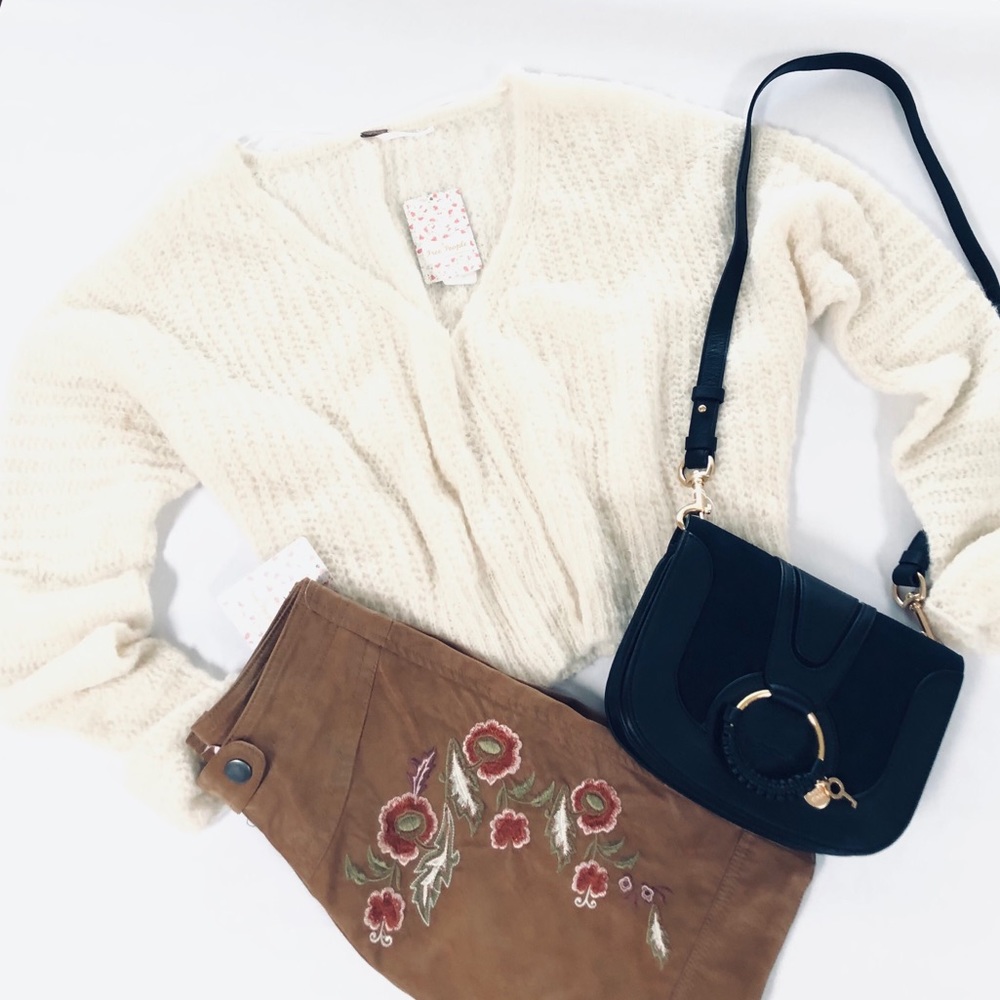 Free People V-neck Slouchy Ivory Pullover Sweater - Picture 5 of 6